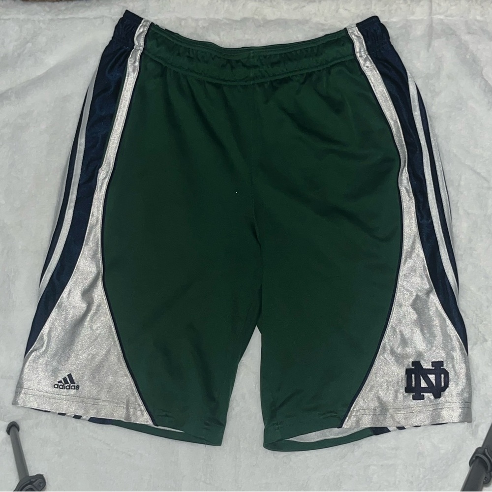 Mens Adidas shorts size(M)